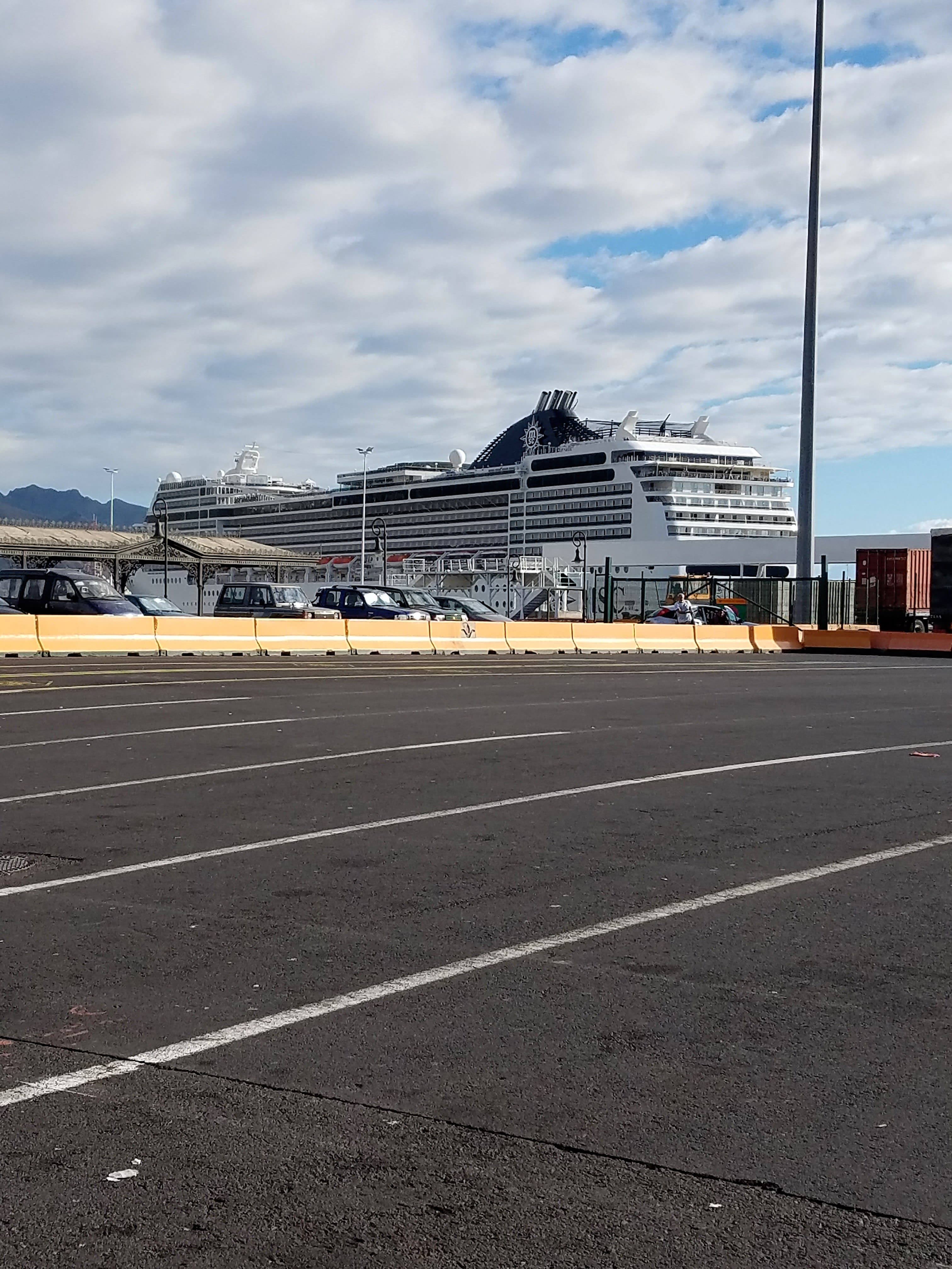 MSCマニフィカ乗船記—おどろきの５か国語以上が飛び交う国際船