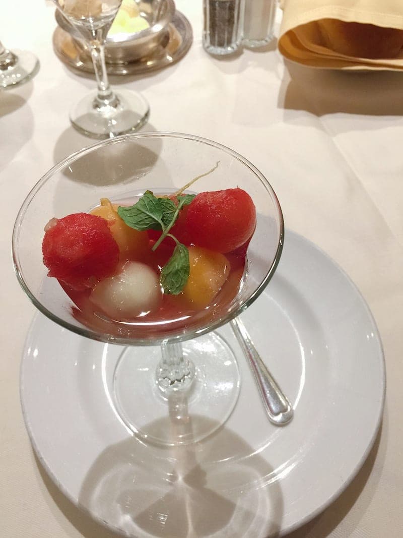 ダイヤモンドプリンセス １日目の夕食（メインダイニング）