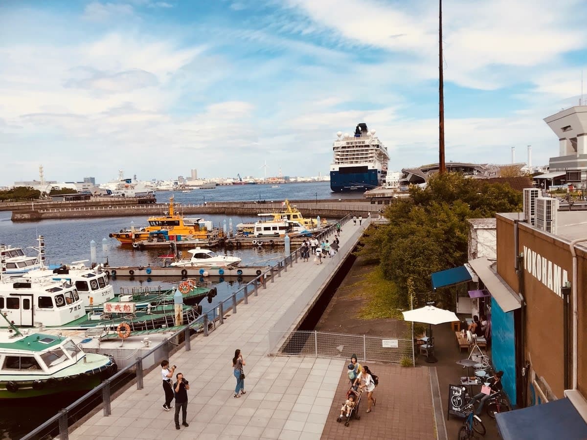 セレブリティーミレニアムで日本周遊 １（鮮やかな朱色の厳島神社）