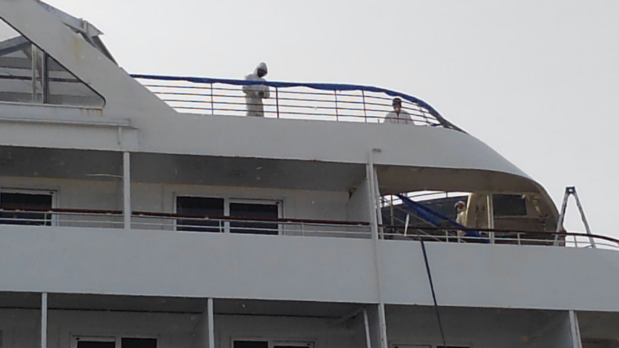 飛鳥IIとにっぽん丸    GWクルーズ中止、横浜港に