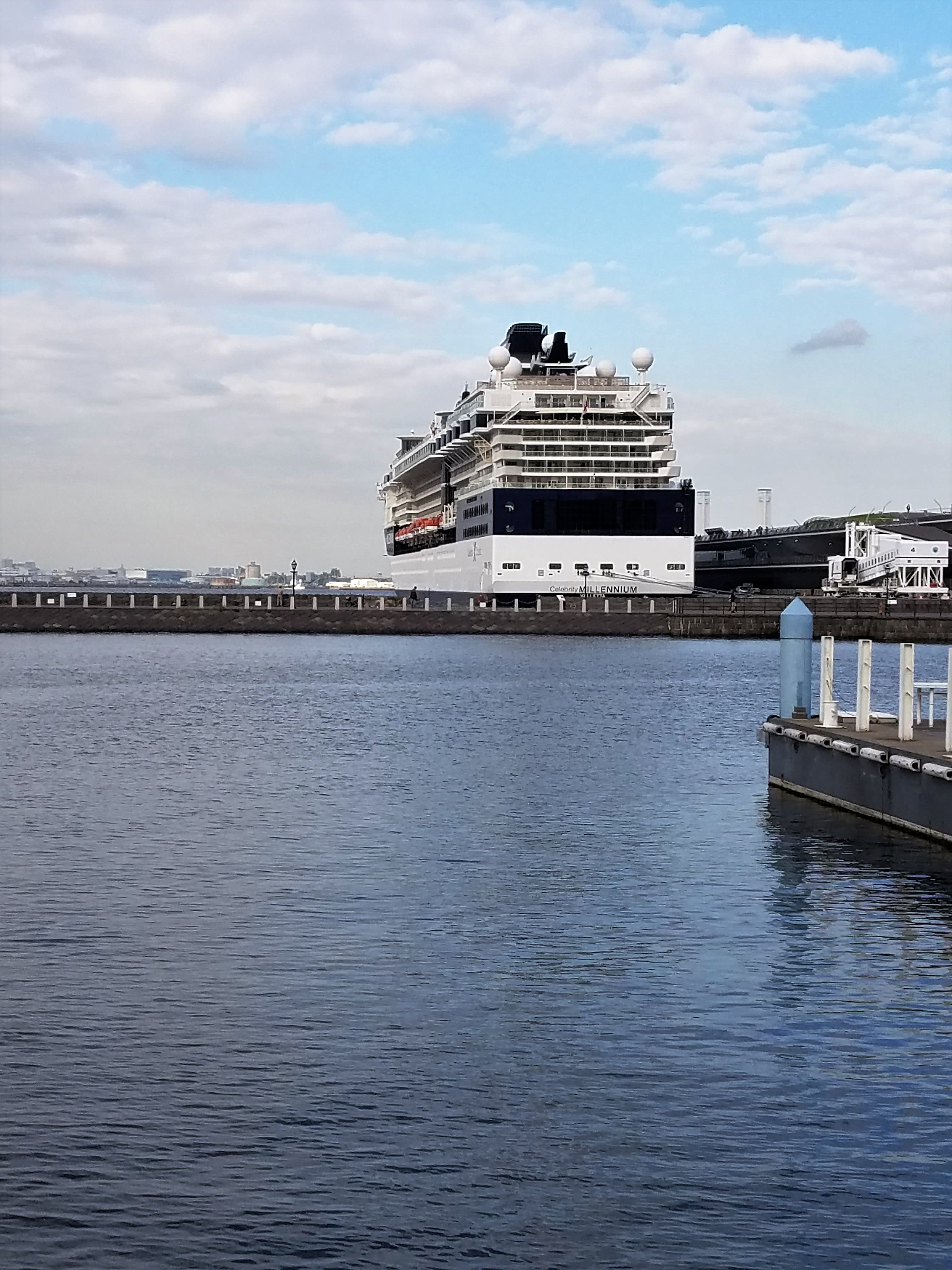 セレブリティミレニアム乗船記—ラウンジやバーの楽しみ大人の時間