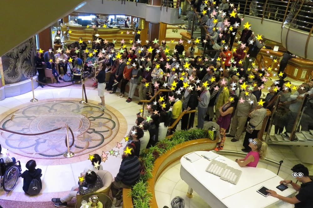 アトリウムで開催された定番人気イベントのエッグドロップチャレンジを見物してみた♪～台湾女子旅＆ダイヤモンドプリンセスで初クルーズー2018.12月・本編8-3