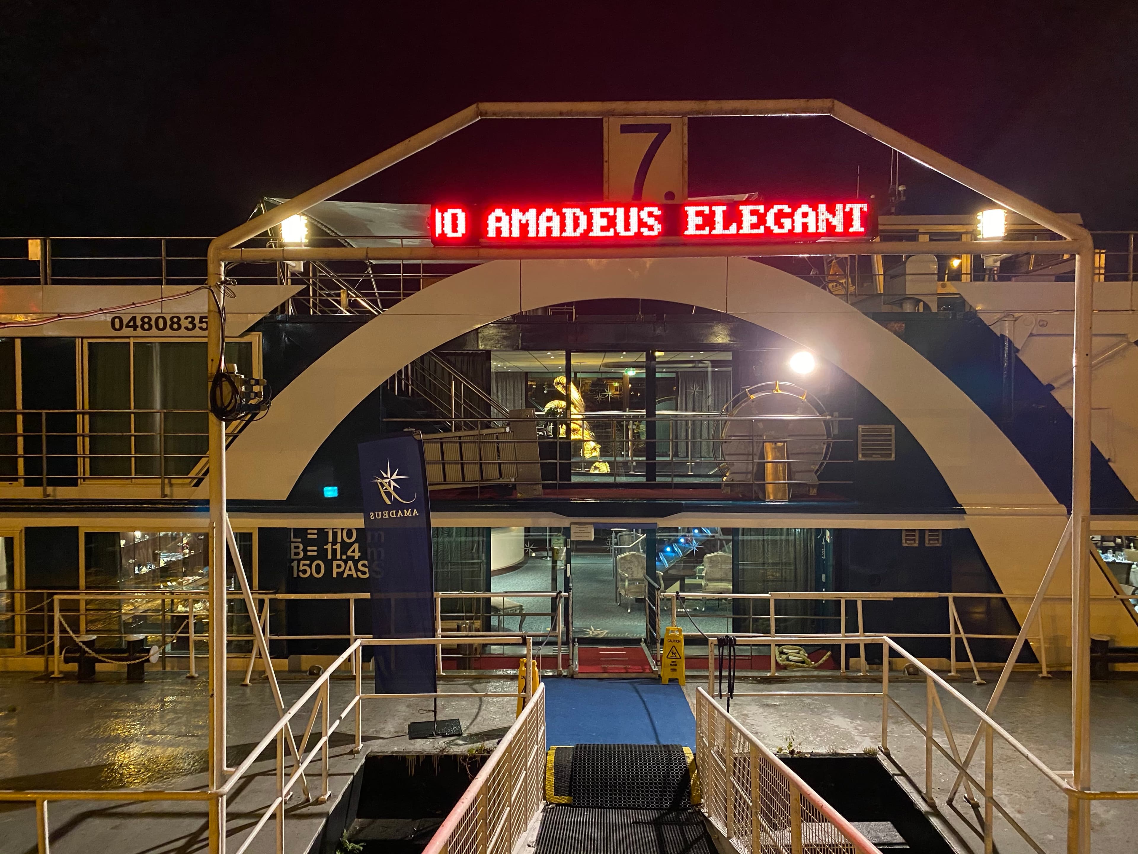 2019年10月ドナウ川クルーズ ３（荘厳なブタベストの夜景）