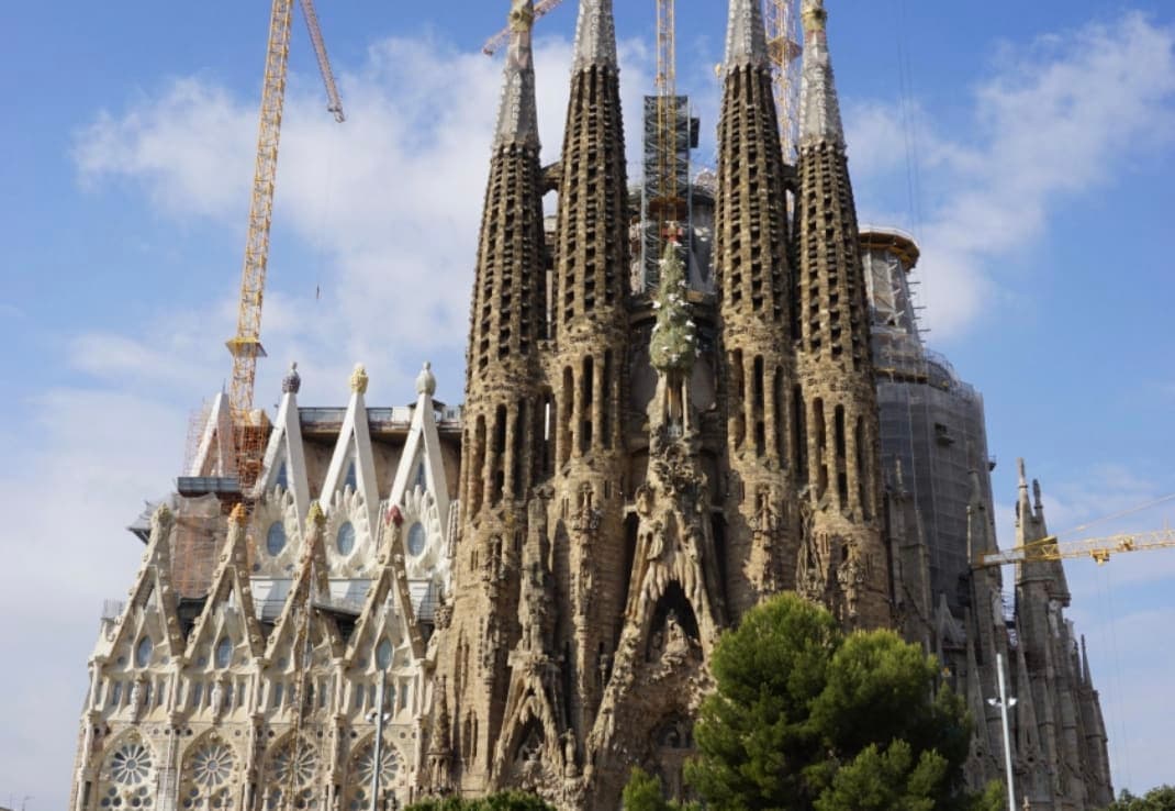 【地中海クルーズ＆バルセロナ】ビジョン・オブ・ザ・シーズ　バルセロナ1日観光　2日目：前半