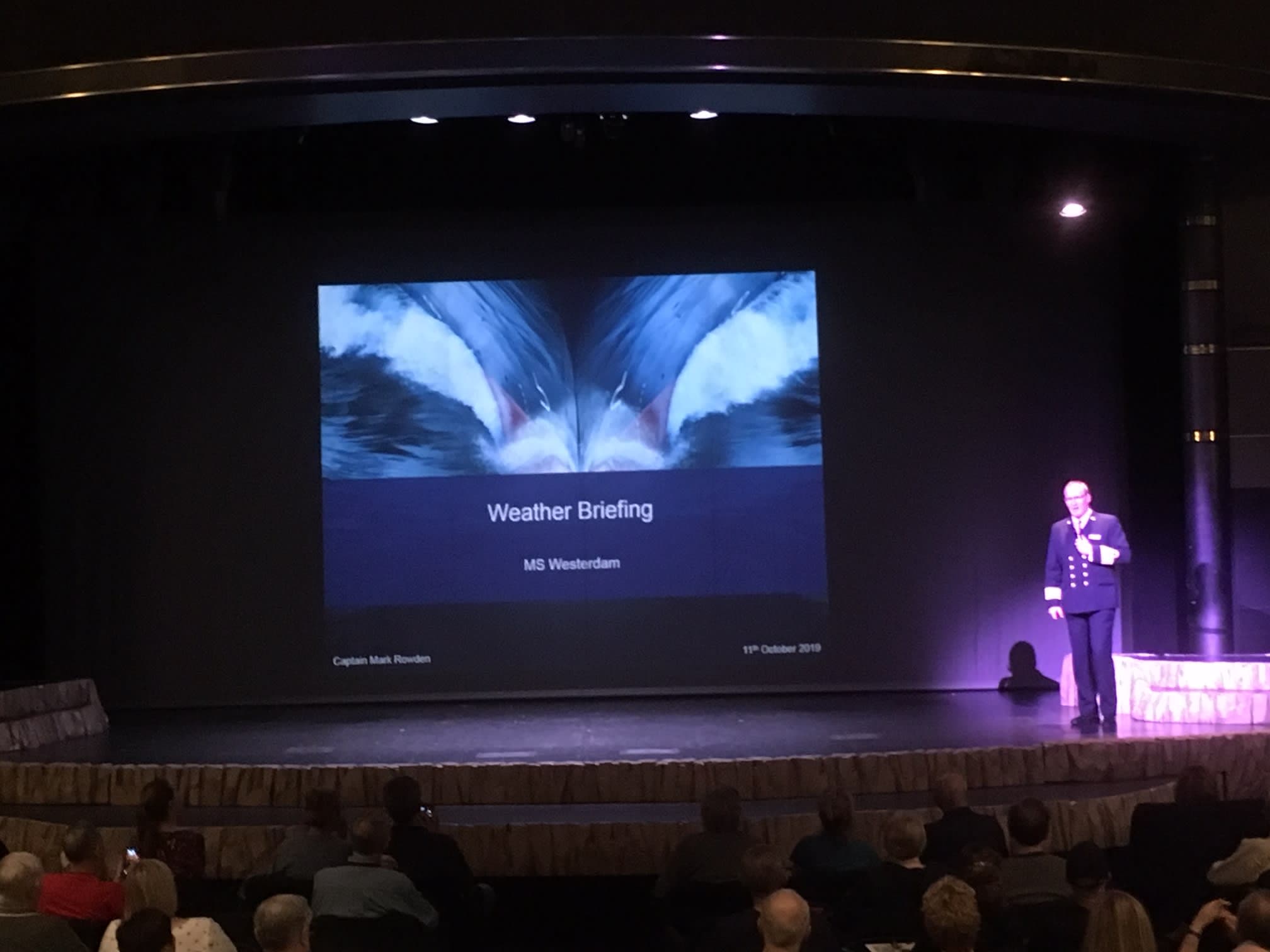 台風19号を避けて航程変更