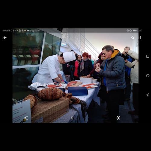 ノルウェーサーモンの解体ショー、と大盤振る舞い