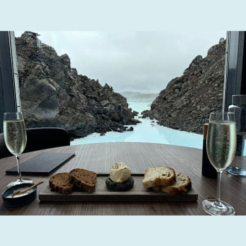 ブルーラグーンのラバレストラン。おいしいです!