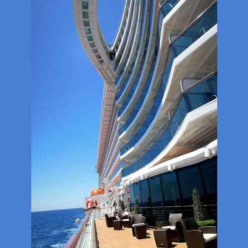 ロイヤル・プリンセスのガラス張り通路シーウオーク