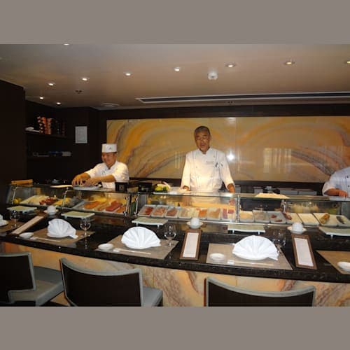 鮨和食レストラン「シルクロード(現在UMIUMA)」