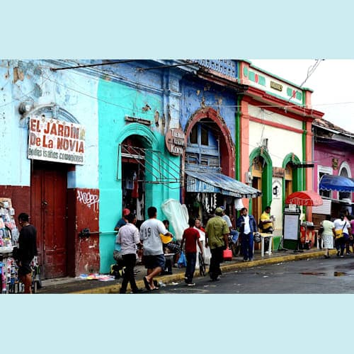 八日目:サンファン・デル・スール(ニカラグア)寄港、グラナダ観光ツアーに参加してスペイン人が創設したコロニア様式のカラフルな建物が並ぶ街並みを散策