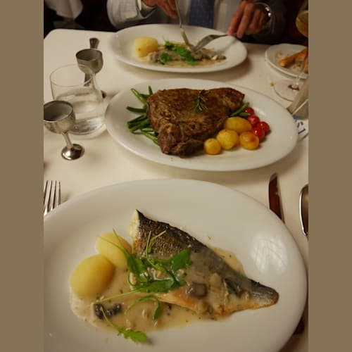 前日から特別料理を注文(Tボーンステーキかロブスターが選べた)
食べきれません