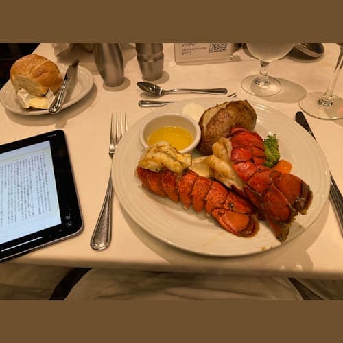 1回だけ、ダイニングでディナーを食べれました。
ロブスター、美味しい!