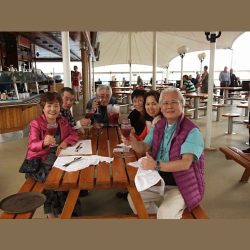 無事に船に帰って来れて、乾杯。