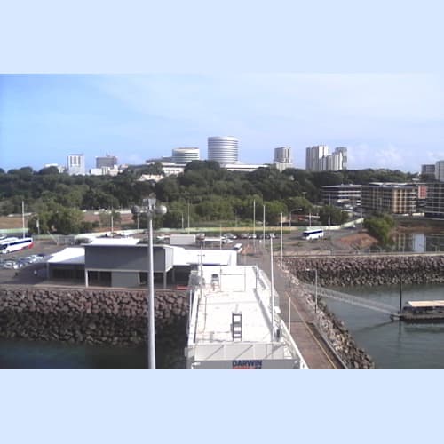 ダーウィンに到着。
奥の高層ビル群がシティ。普通に歩いて15分ぐらい。産業港ではないので、歩いてる間も周囲の風景が楽しめる。