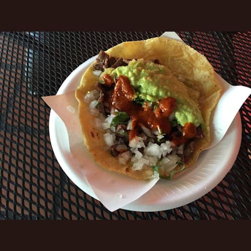 本場のタコス!
緑のソースはかけたらイカン!死ぬほど辛い!