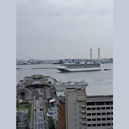 大さん橋が真正面に見える「シタディーンハーバーフロント横浜」で前泊!
早朝、ダイヤモンドプリンセスの入港を見守りました。