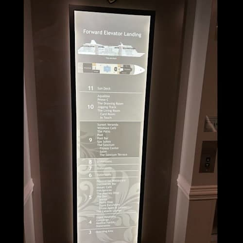 船は6~9階が客室。4階は半分客室。