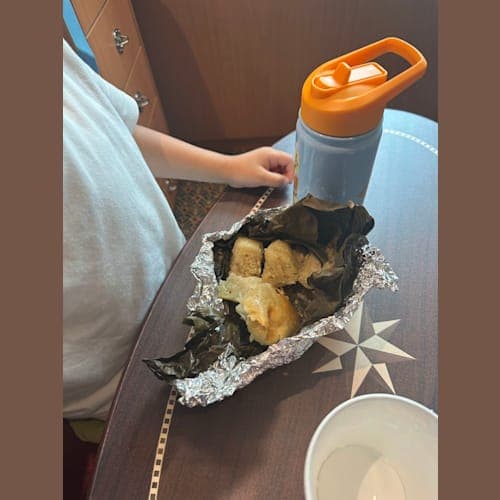 もらったサモアのフード。ココナッツの味がして美味しい!!