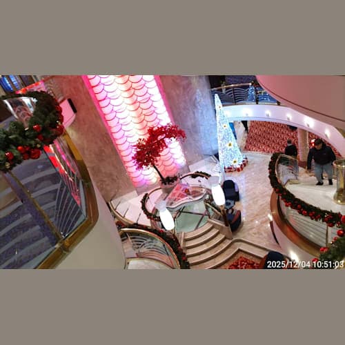 デッキ5はいつも満員でした。