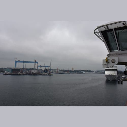 10日目の朝、ドイツのキール港に到着し私たちは下船しましたが、正式なクルーズはデンマークのスカーゲンを経てイギリスのサウサンプトンで終了です。
なお、このクルーズの船長はキュナードライン初の女性船長でインガー・トーハーガーというデンマーク人の方でしたが、スカーゲンで下船し、休暇に入ると聞きました。