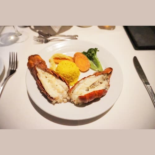 小さ目ロブスターが2尾。小さくても味は最高!