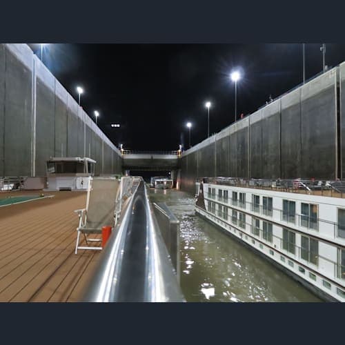 ドナウ川の閘門の中で最も高低差(12m)があるガブチコボ閘門