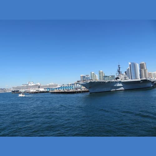 ニューアムステルダムと空母ミッドウエーのツーショット