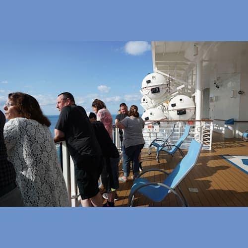 この方々はピアランナーを待つ人たちです。キビシイ声が飛び交います