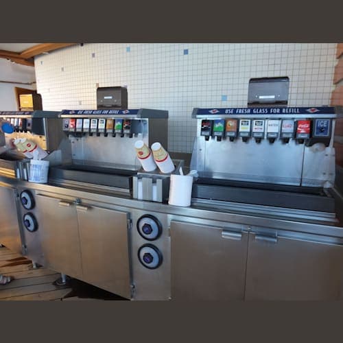 デッキ 9にある24時間利用可能なBeverage Station (アイス)