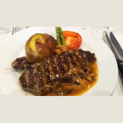 ディナーメニューのステーキ