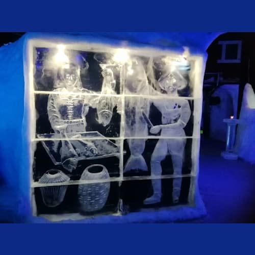 スヴォルヴァール→アイスバー内の氷の彫刻