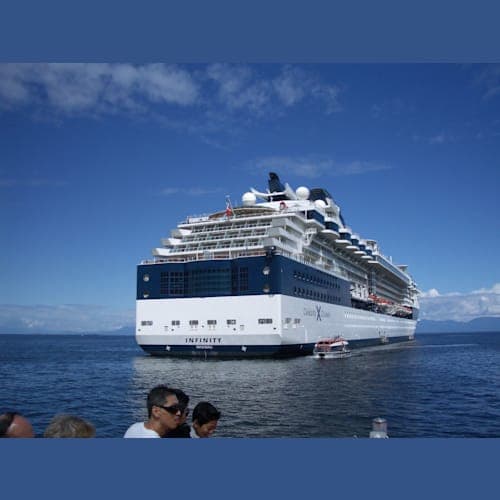 テンダーで上陸 ナナイモ