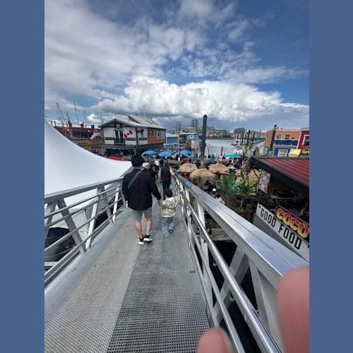 ビクトリアのフィッシャーマンズワーフ。色々お店あって美味しそうだった!