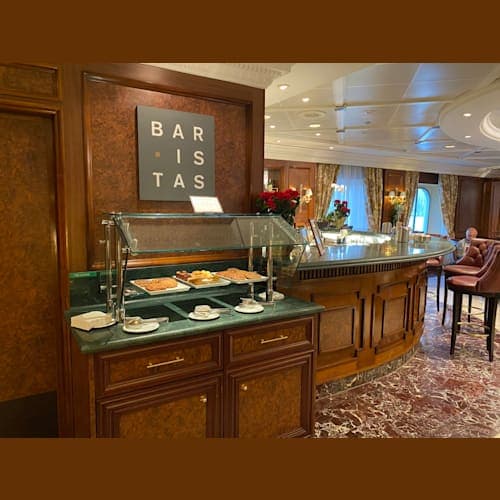 バリスタスではクッキーやミニケーキも頂けます。