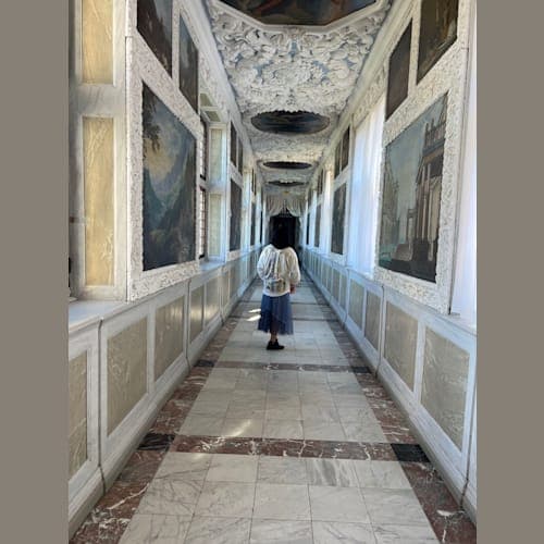 ツアーでお城見学 何処も重厚で綺麗でした😍