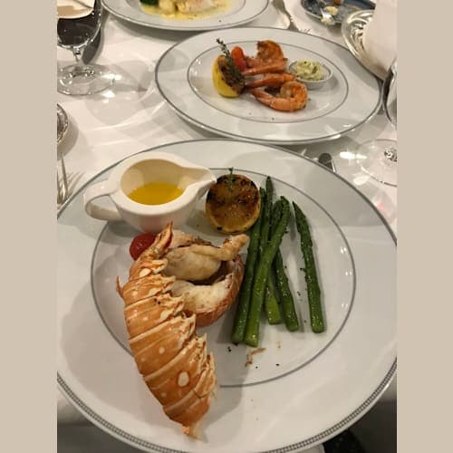 フレンチレストランのディナー