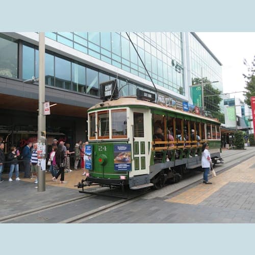 クライストチャーチの町をレトロなトラムで市内遊覧。