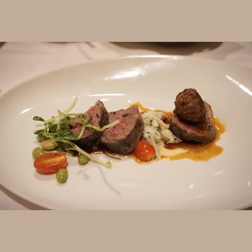 仔羊のグリル。
柔らかくてとっても美味しい!
どれを食べての美味しいロイヤルカリビアンのディナーですが、コースタルキッチンは別格でした。