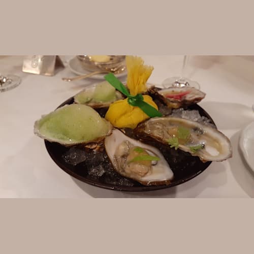 生ガキ3種のソースで