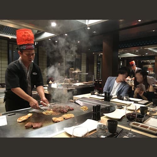 最後の食事は有料レストラン鉄板焼き。有料レストランは充実していました。