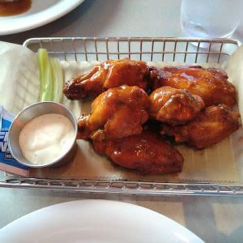 キャデラックダイナー人気メニュー「チキンウィング」