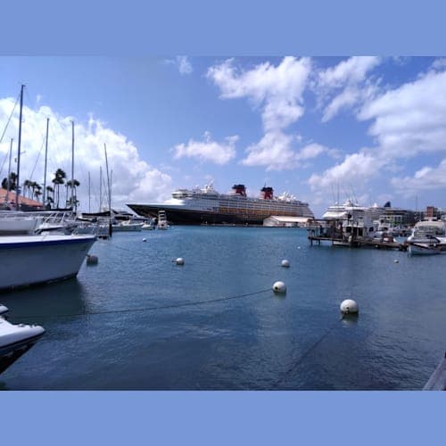 オラニエスタッドの港からワンダー号