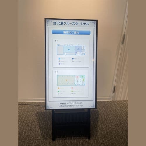 ピカピカの金沢港ターミナル。中は広々してました。