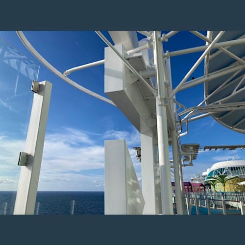 最終日にしてクラウンズエッジに気づきました。
何度も近くを通っていたのに、大きすぎて気づきませんでした。