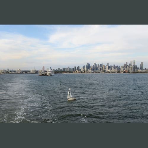 遠ざかるメルボルン市街です。