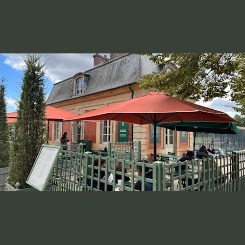 移動途中で軽食の取れるお店もありました。