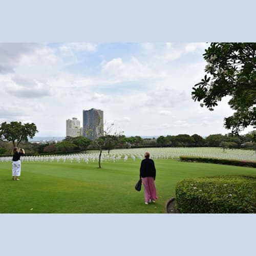 マニラ市内の中心部に有るアメリカ軍人の墓地です。
予想以上に広く、多くの墓標が並んでいましたが、多くが太平洋戦争で日本軍と戦い戦死された方々だそうです。