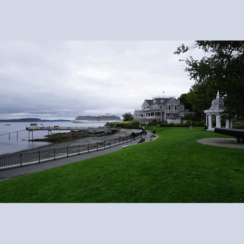 寄港地「セントジョン」では紅葉は疎ら