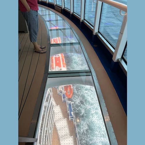 下が見えてエキサイティング!