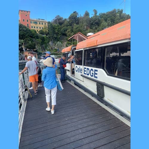 ポルトフィーノ上陸です。待ち時間殆どなし。下船チケット貰って外出用のトートバックを纏めていたら、既に下船で呼ばれていました。